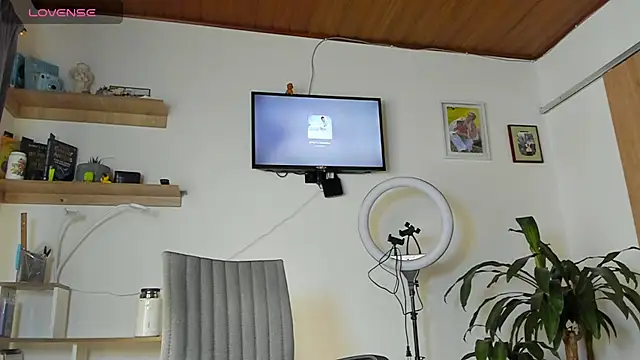 manucute 23  online show from November 2, 2:30 pm