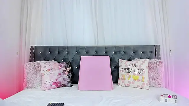 Snapshot of IsabellaJames chatting on February 25, 2:37 pm IsabellaJames online show from February 25, 2:37 pm