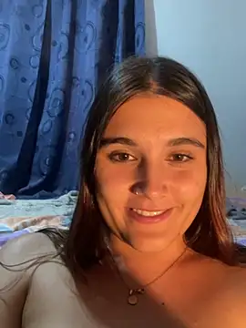 Snapshot of Magic-Smilee chatting on December 17, 3:28 am Magic-Smilee online show from December 17, 3:28 am