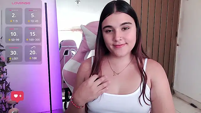 Snapshot of Magic-Smilee chatting on February 8, 2:38 pm Magic-Smilee online show from February 8, 2:38 pm