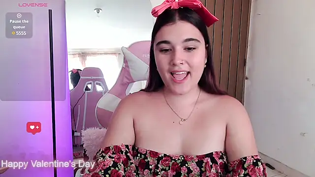 Snapshot of Magic-Smilee chatting on February 14, 2:12 pm Magic-Smilee online show from February 14, 2:12 pm