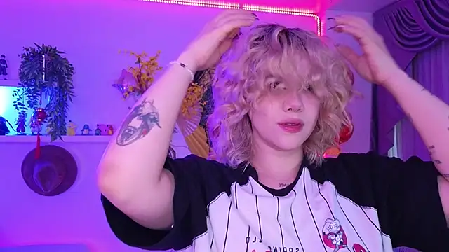 albaismynameX online show from March 28, 12:16 pm