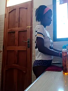 Snapshot of hotgal1112 chatting on February 2, 9:41 am hotgal1112 online show from February 2, 9:41 am