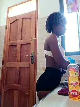 Snapshot of hotgal1112 chatting on February 6, 8:18 am hotgal1112 online show from February 6, 8:18 am