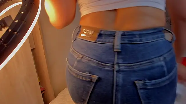 Snapshot of MirandaRoxx chatting on May 11, 2:45 pm MirandaRoxx online show from May 11, 2:45 pm