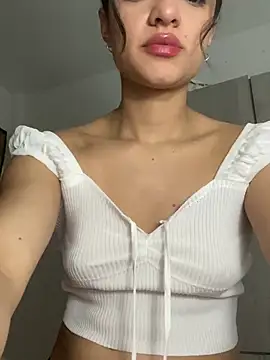 Snapshot of Alicia_ALICIA chatting on January 4, 4:23 am Alicia ALICIA online show from January 4, 4:23 am
