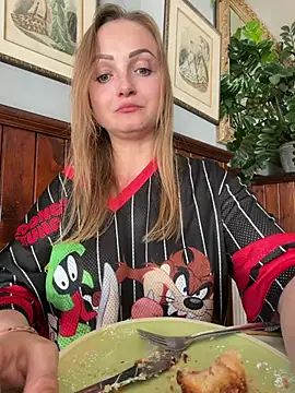 Snapshot of LadyTatiana_Madam chatting on August 5, 3:26 pm LadyTatiana Madam online show from August 5, 3:26 pm
