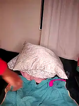 Snapshot of Bella_kiki chatting on January 2, 8:46 pm Bella kiki online show from January 2, 8:46 pm