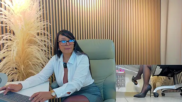 lulu 072 online show from February 18, 12:17 am