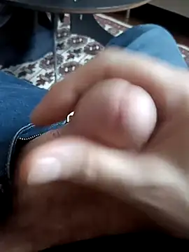 Snapshot of massive_cum chatting on February 19, 8:38 pm massive cum online show from February 19, 8:38 pm