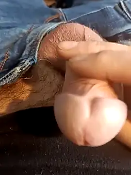 Snapshot of massive_cum chatting on March 13, 4:35 pm massive cum online show from March 13, 4:35 pm