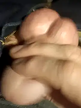 Snapshot of massive_cum chatting on April 1, 2:12 am massive cum online show from April 1, 2:12 am