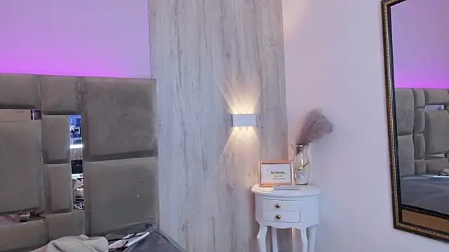 AbrilBrent online show from May 6, 8:36 pm