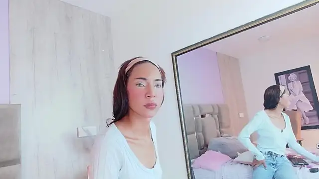 AbrilBrent online show from May 27, 7:22 pm