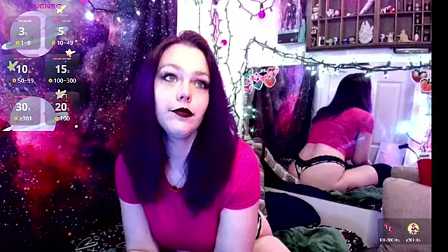 Snapshot of EverlyEster chatting on February 8, 8:20 am EverlyEster online show from February 8, 8:20 am