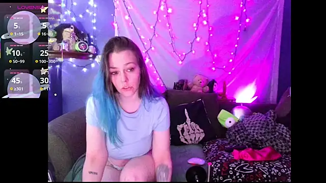 Snapshot of EverlyEster chatting on February 1, 10:30 pm EverlyEster online show from February 1, 10:30 pm