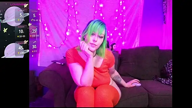 EverlyEster online show from May 6, 4:19 am