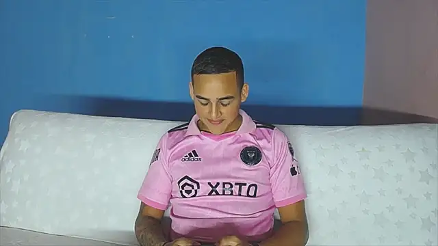 Latino Junge online show from April 18, 3:16 pm