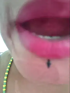 gatadeojosclaros online show from March 16, 1:00 am