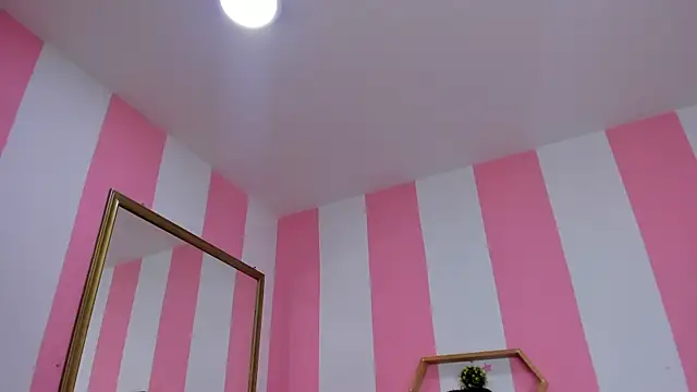 ISABELLA 020 online show from December 17, 1:06 pm