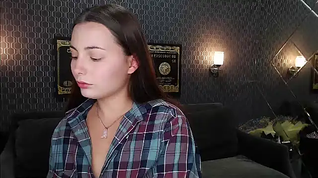 Snapshot of _extraterrestrial_ chatting on January 2, 6:23 pm  extraterrestrial  online show from January 2, 6:23 pm