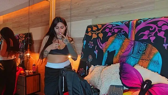 Snapshot of Cori_Paige chatting on February 4, 4:07 am Cori Paige online show from February 4, 4:07 am