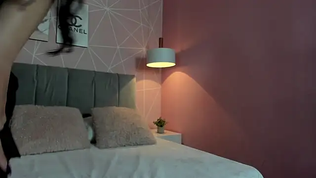 Snapshot of zara__sweet chatting on February 8, 3:10 pm zara sweet online show from February 8, 3:10 pm