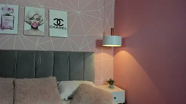 Snapshot of zara__sweet chatting on February 14, 3:36 pm zara sweet online show from February 14, 3:36 pm
