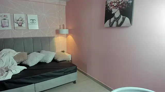 Snapshot of zara__sweet chatting on October 16, 1:23 pm zara sweet online show from October 16, 1:23 pm