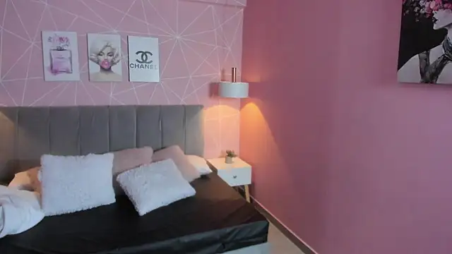 Snapshot of zara__sweet chatting on April 22, 3:24 pm zara sweet online show from April 22, 3:24 pm