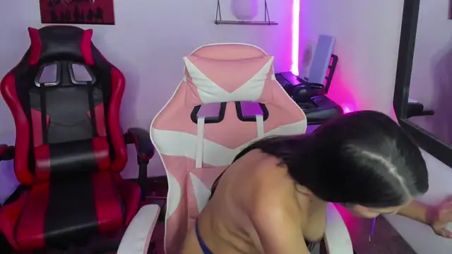 jessi and boy online show from February 19, 4:14 pm