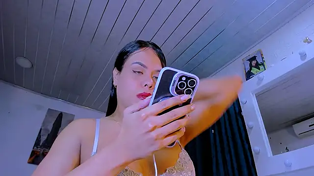 Snapshot of LatinVenuz chatting on February 7, 4:49 am LatinVenuz online show from February 7, 4:49 am