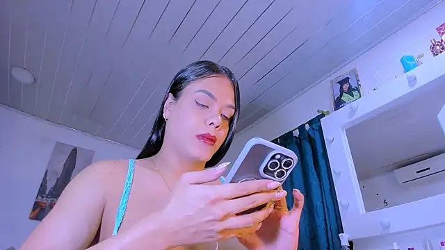 Snapshot of LatinVenuz chatting on February 21, 5:52 am LatinVenuz online show from February 21, 5:52 am