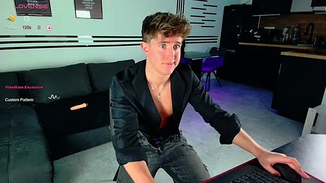 ChristianLevine  online show from December 12, 6:53 pm