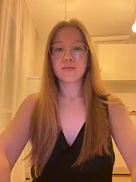 Eva Weyne online show from November 19, 9:48 pm