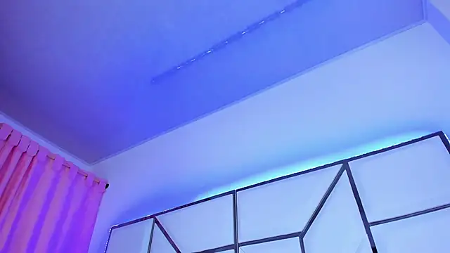 Snapshot of SarayRoyse chatting on February 3, 7:10 pm SarayRoyse online show from February 3, 7:10 pm