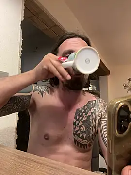 Heartbrakerx online show from April 3, 7:45 pm