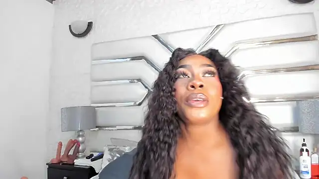 Snapshot of LexiieGrey chatting on June 16, 10:45 pm LexiieGrey online show from June 16, 10:45 pm