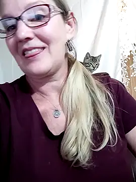 Snapshot of irinamaux chatting on January 24, 3:13 pm irinamaux online show from January 24, 3:13 pm