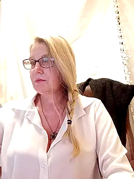 Snapshot of irinamaux chatting on January 30, 5:39 pm irinamaux online show from January 30, 5:39 pm