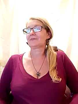 Snapshot of irinamaux chatting on January 31, 5:10 pm irinamaux online show from January 31, 5:10 pm
