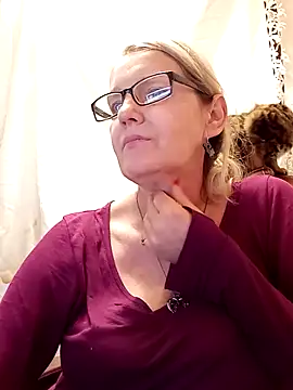 Snapshot of irinamaux chatting on February 1, 7:26 am irinamaux online show from February 1, 7:26 am