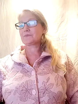 Snapshot of irinamaux chatting on February 4, 5:55 pm irinamaux online show from February 4, 5:55 pm
