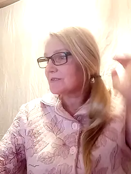 Snapshot of irinamaux chatting on February 5, 4:47 pm irinamaux online show from February 5, 4:47 pm
