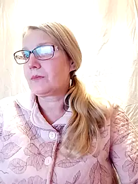 Snapshot of irinamaux chatting on February 7, 6:24 am irinamaux online show from February 7, 6:24 am