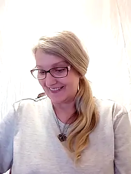 Snapshot of irinamaux chatting on February 9, 10:20 am irinamaux online show from February 9, 10:20 am