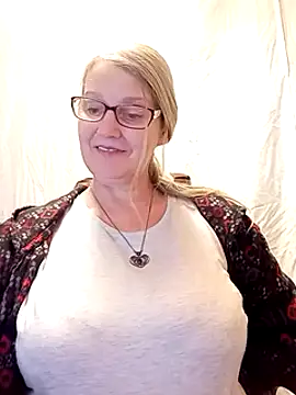 Snapshot of irinamaux chatting on February 10, 2:37 pm irinamaux online show from February 10, 2:37 pm