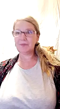 Snapshot of irinamaux chatting on February 13, 7:03 am irinamaux online show from February 13, 7:03 am