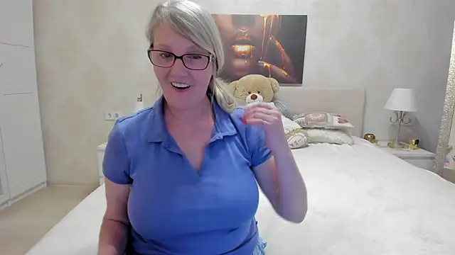 Snapshot of irinamaux chatting on February 16, 2:54 pm irinamaux online show from February 16, 2:54 pm