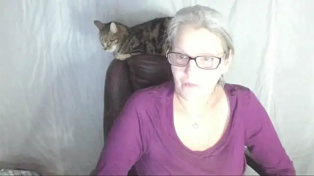 Snapshot of irinamaux chatting on March 7, 2:25 am irinamaux online show from March 7, 2:25 am